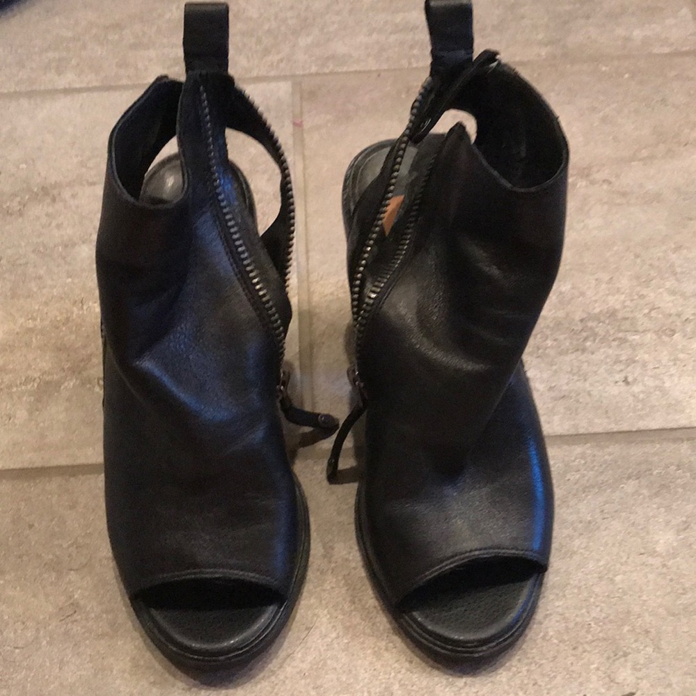 Dolce Vita open toe and heel Size 8.5?